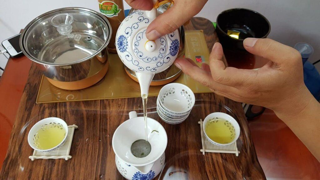 Hướng dẫn cách pha trà Tân Cương đúng vị Mua Trà Tân Cương Thái Nguyên | Trà Kim Thúy Chính Gốc Mua Trà Tân Cương Thái Nguyên | Trà Kim Thúy Chính Gốc Hướng dẫn cách pha trà Tân Cương đúng vị
